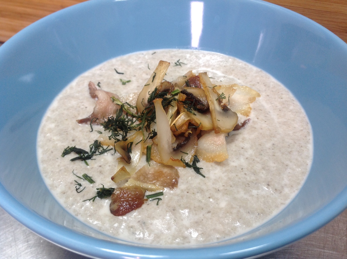 Подробнее читайте в статье Крем-суп из шампиньонов и грибов с беконом