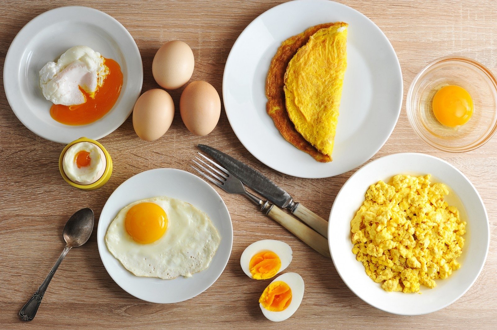 Завтрак с вареными яйцами